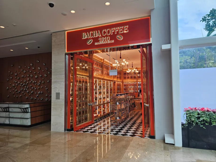 Магазини във фоайето на хотела