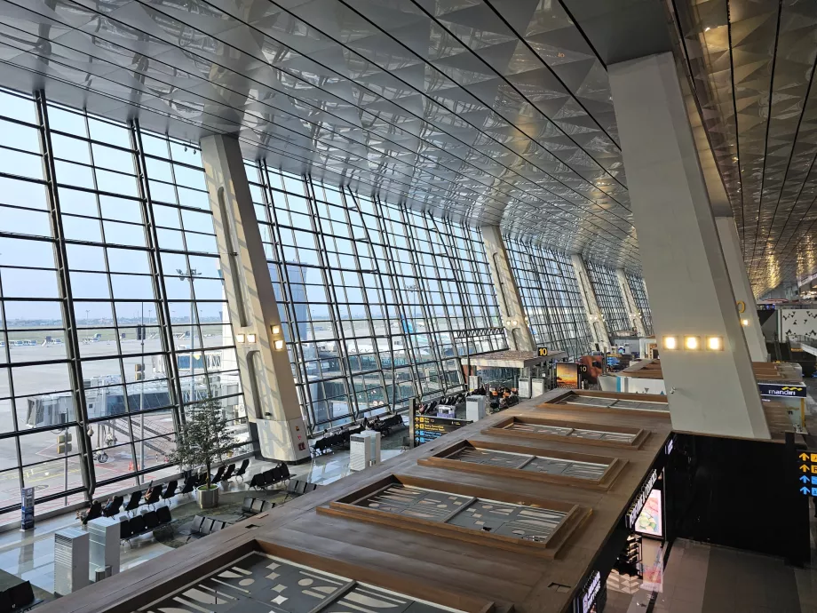 Терминал 3, транзитна зона