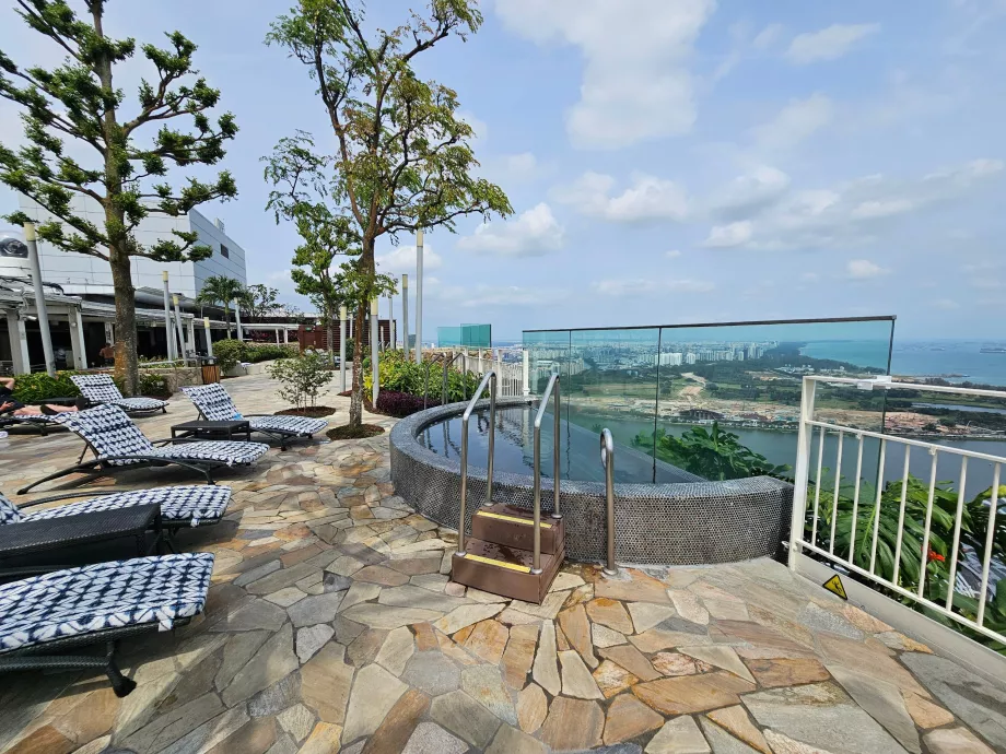 Хидромасажна вана на покрива