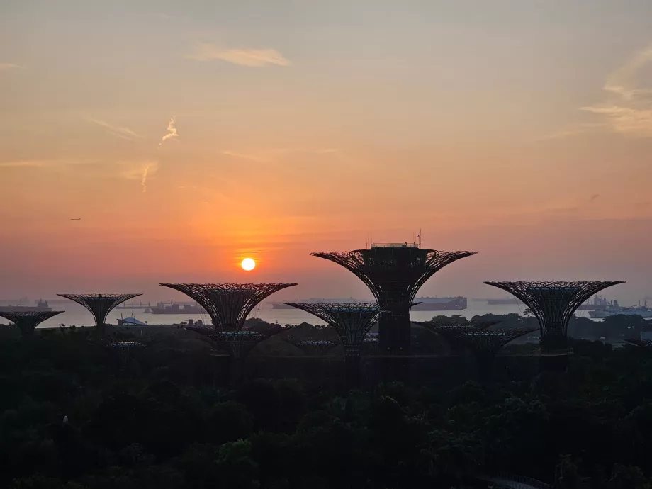 Изгрев - гледка от стаята