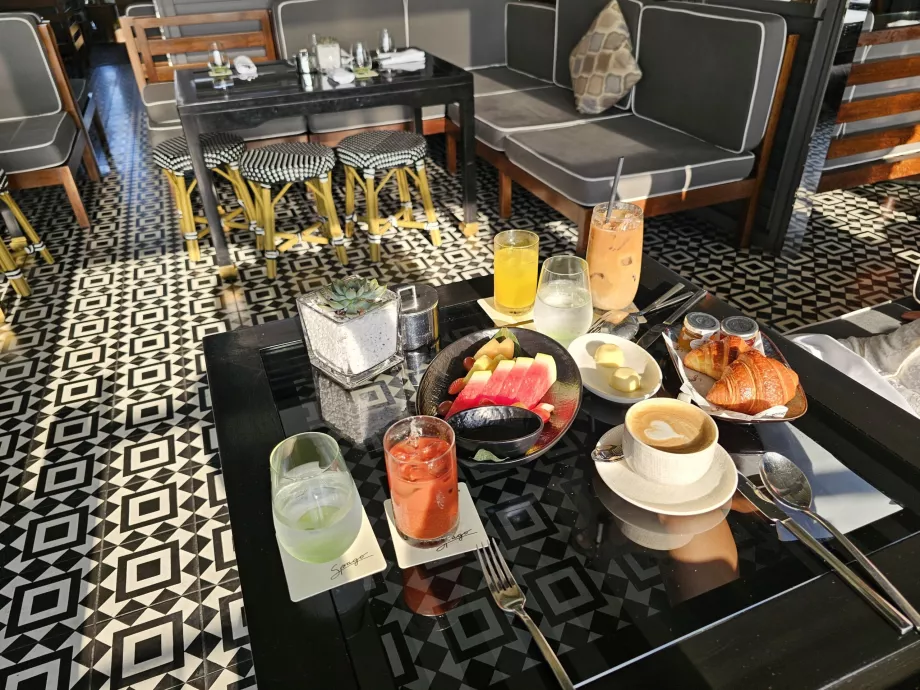 Закуска в Spago Bar