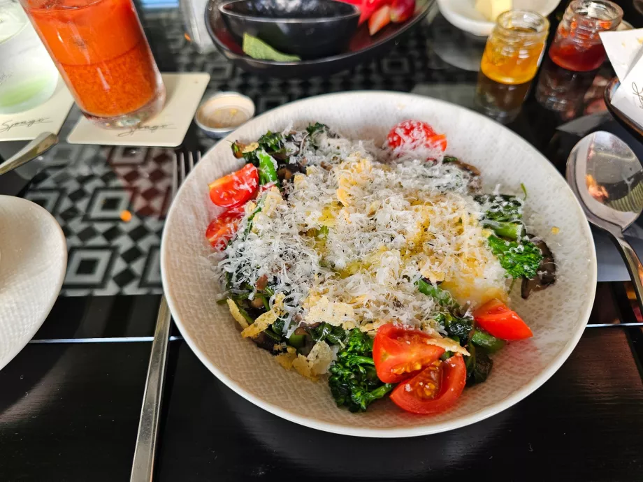 Закуска в Spago Bar