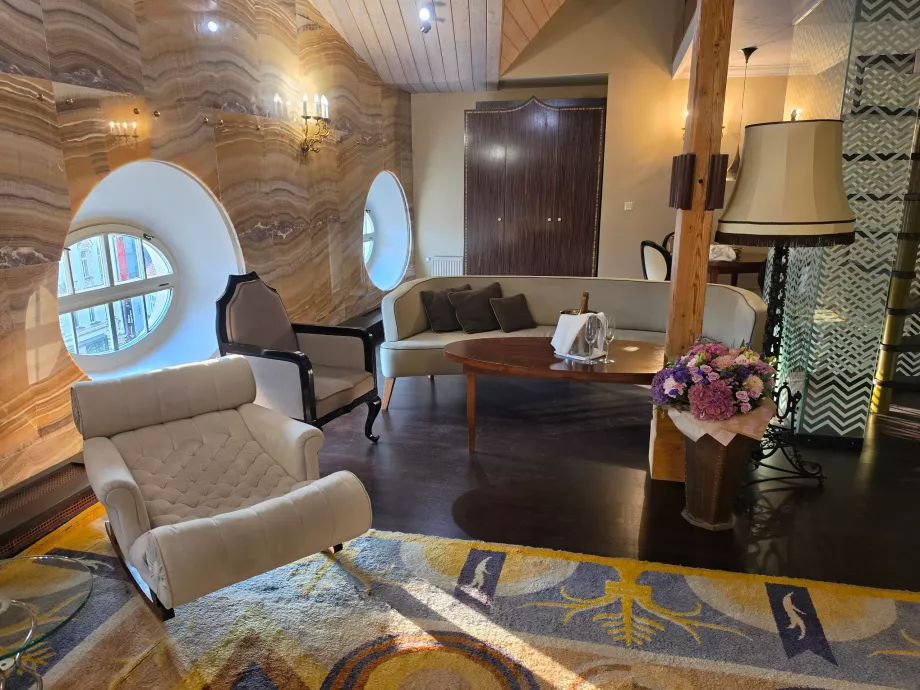 Дневна в апартамента „Onyx Tower Suite“