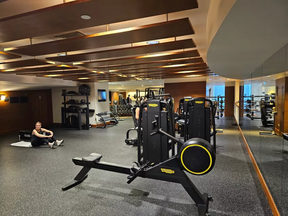 Фитнес център