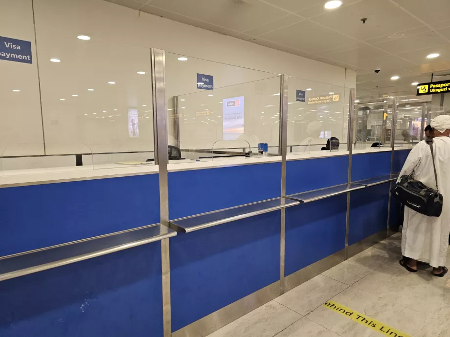 Бариери при плащане на виза при пристигане