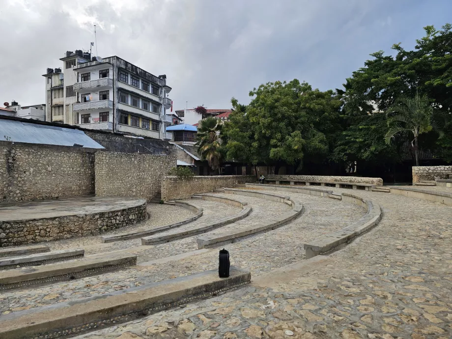 Старата крепост, амфитеатър