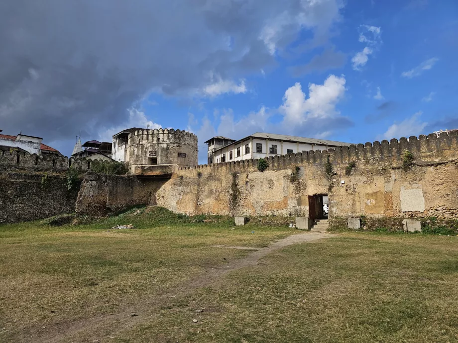 Старият форт