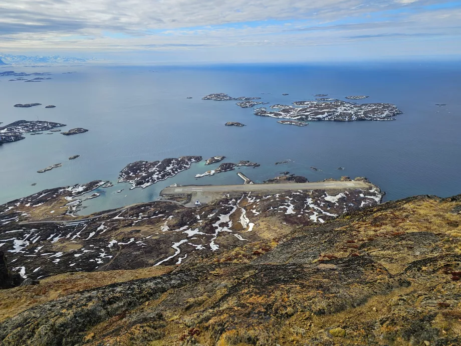 Летище Sisimiut, изглед от Palasip Qaqqaa