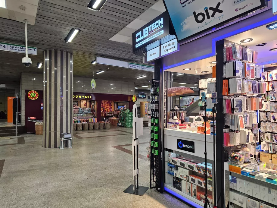 Магазини в метростанциите