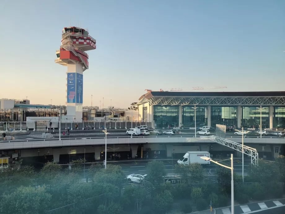 Контролна кула на летище FCO