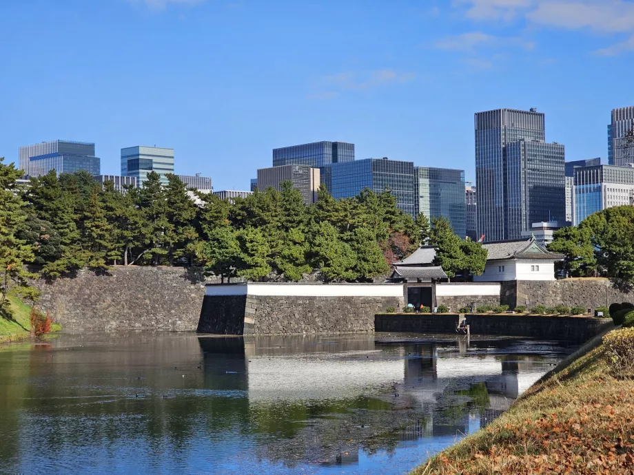 Императорски дворец