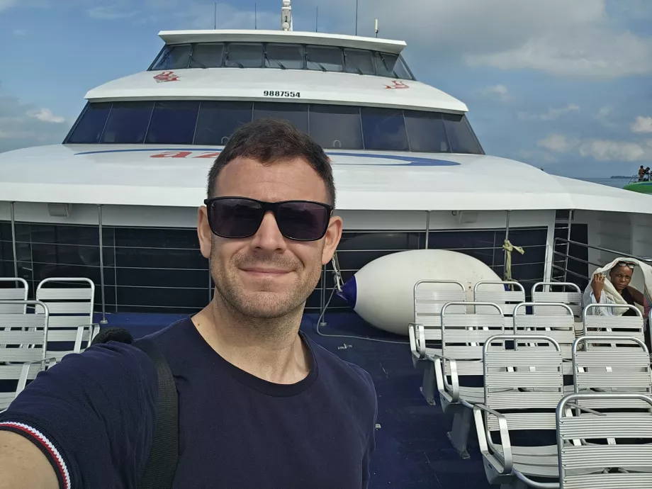 Аз на външната палуба