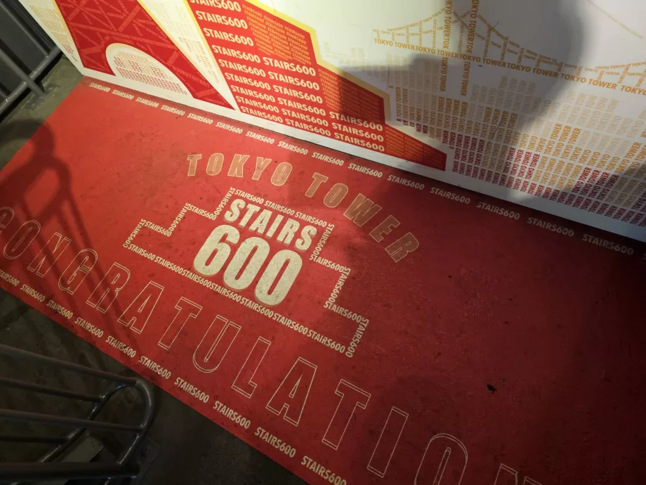 Изкачване на стълбите, 600-то стъпало