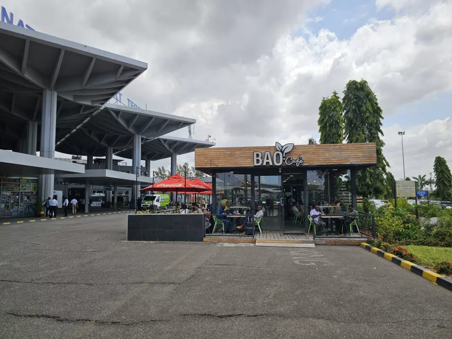 Кафене пред Терминал 2