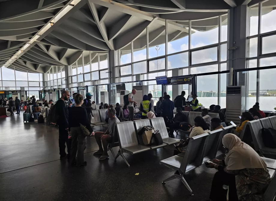 Врати за заминаване, Терминал 2