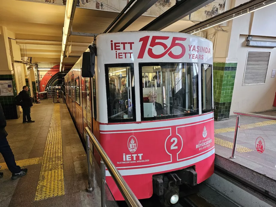 Кабинков лифт Tünel