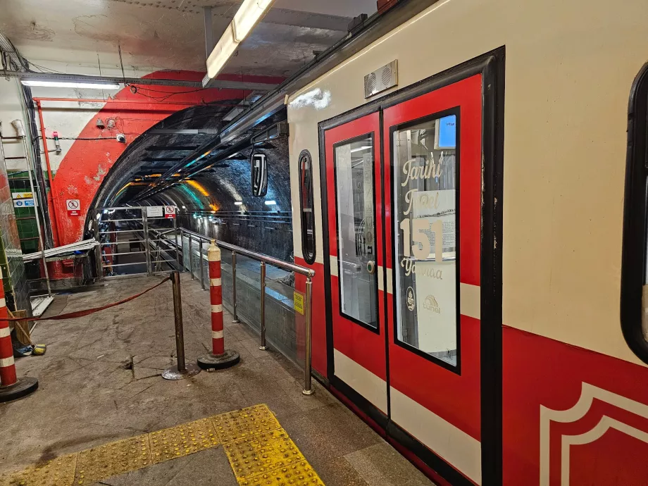 Кабинков лифт Tünel