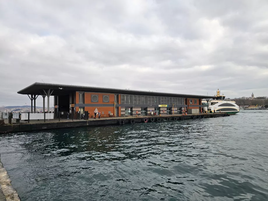 Фериботно пристанище Karaköy