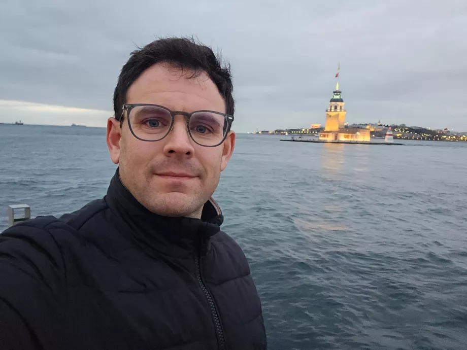 Аз в кулата Maiden - азиатската страна