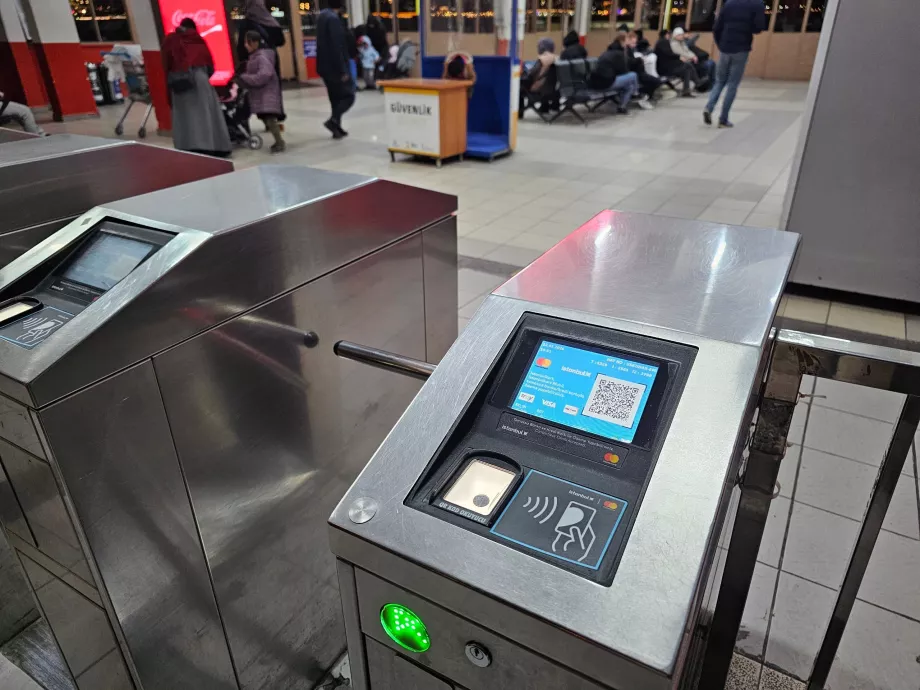 Плащане с карта или Istanbulkart на фериботите