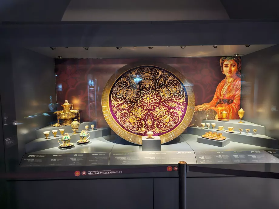 Дворецът Долмабахче