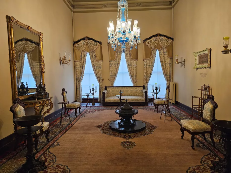 Дворецът Долмабахче