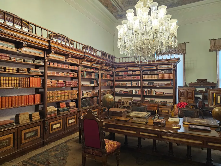 Дворецът Долмабахче