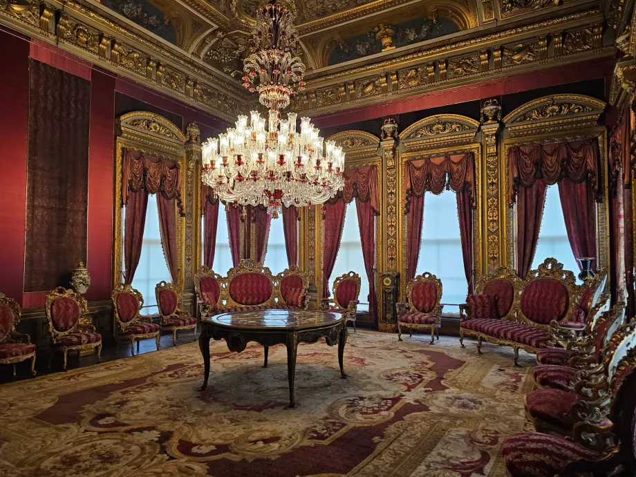 Дворецът Долмабахче