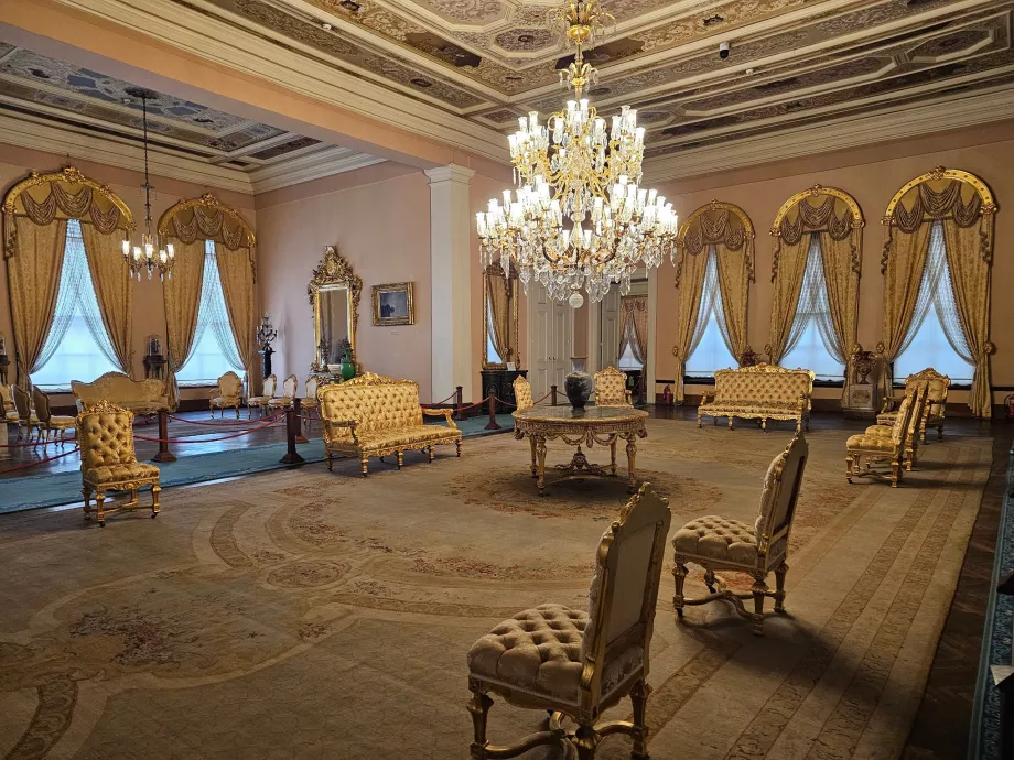 Дворецът Долмабахче