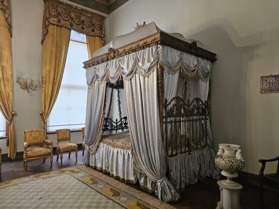 Дворецът Долмабахче