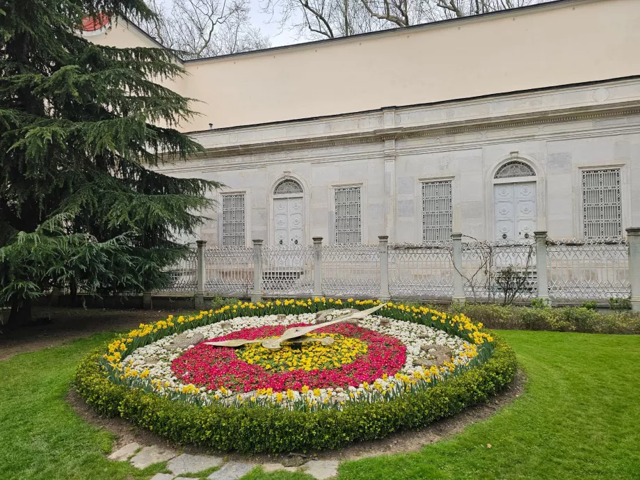 Дворецът Долмабахче