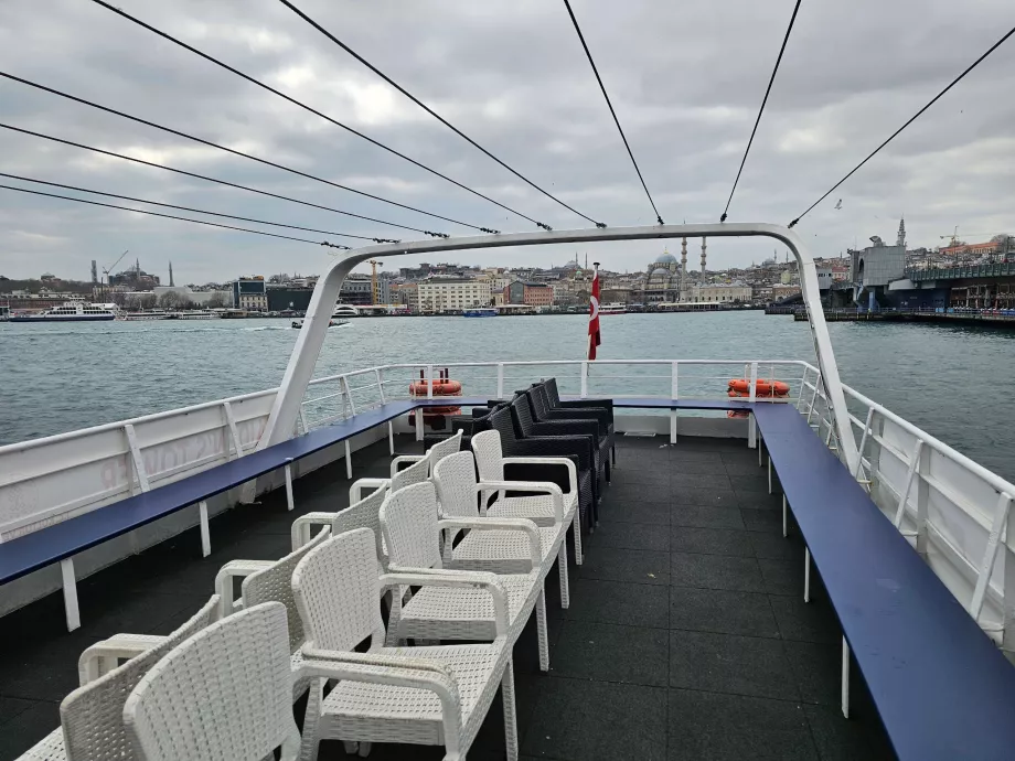 Горна палуба на кораба на кулата Maiden Tower