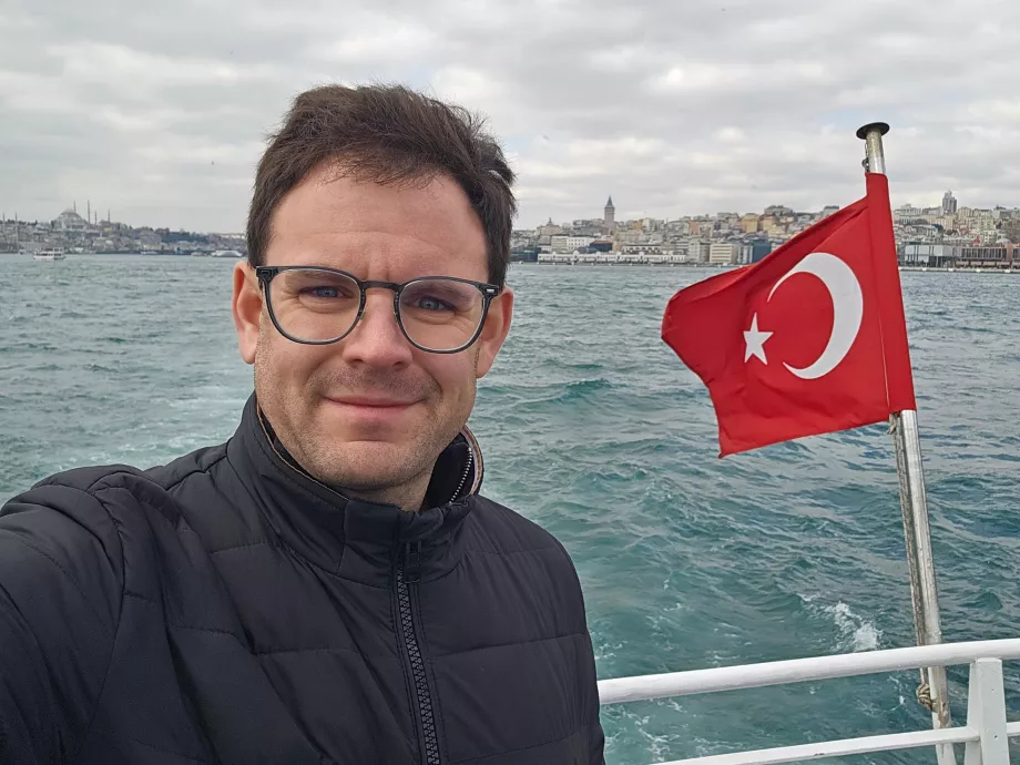 Аз на лодката до Девичата кула