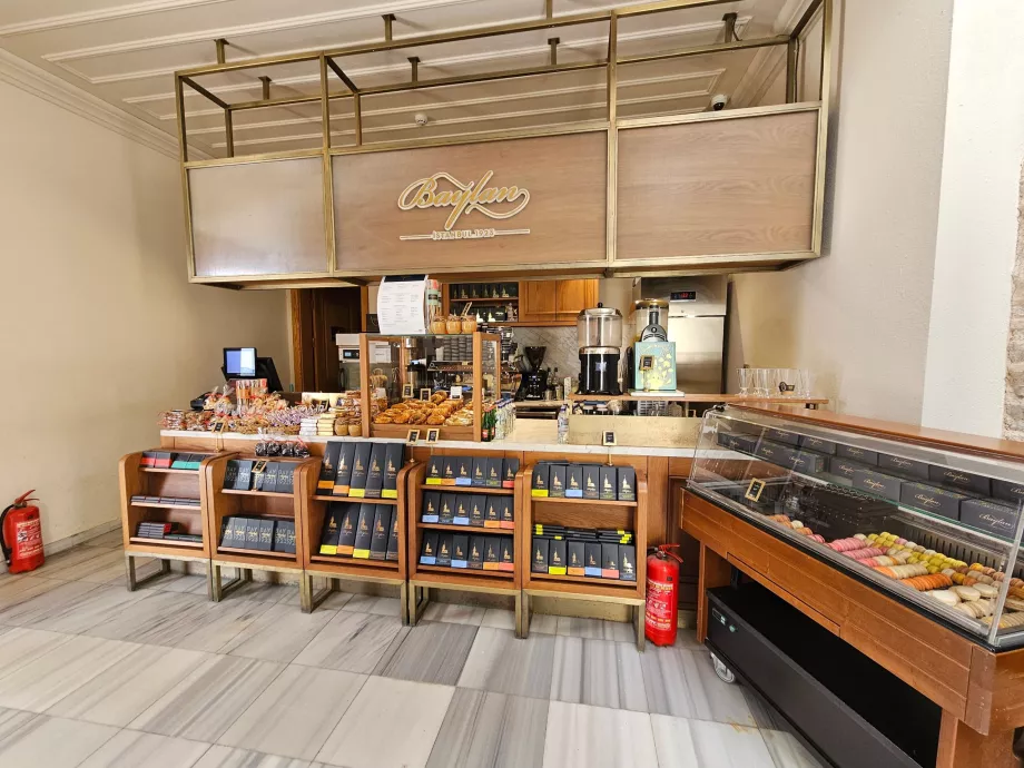 Кафене в Девичата кула