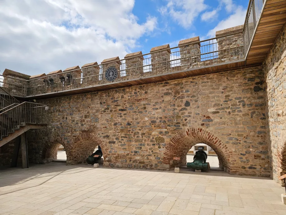 Кула за момичета