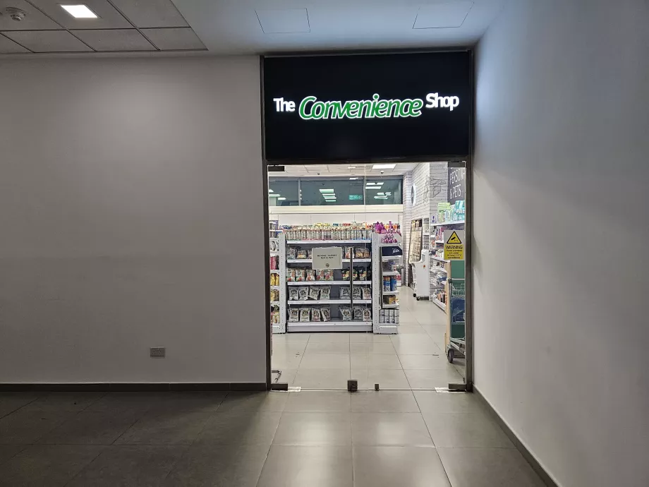 Супермаркет близо до летище Malta Airport