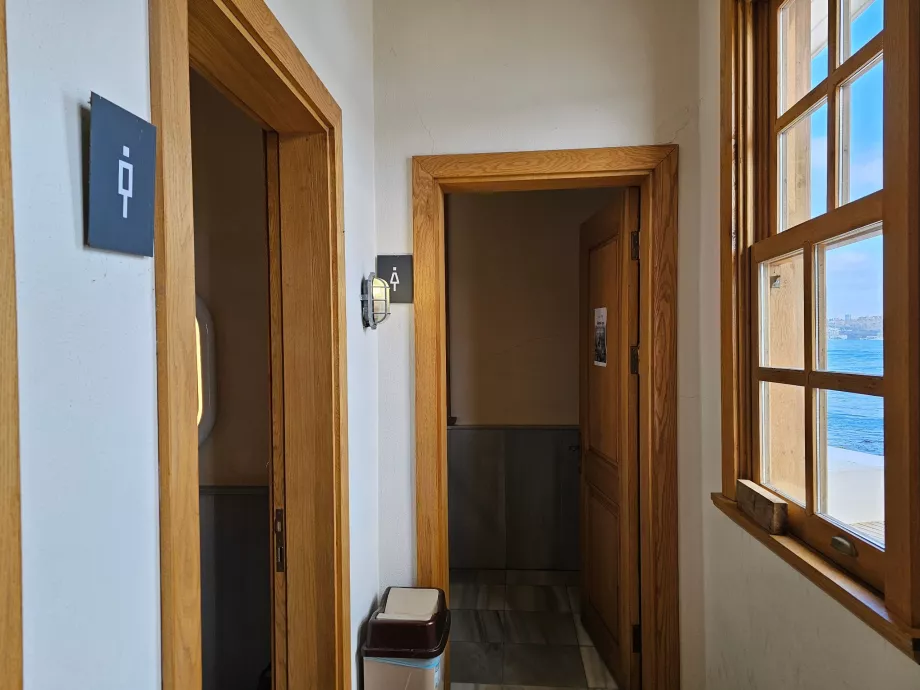 Безплатни обществени тоалетни в кулата Maiden Tower