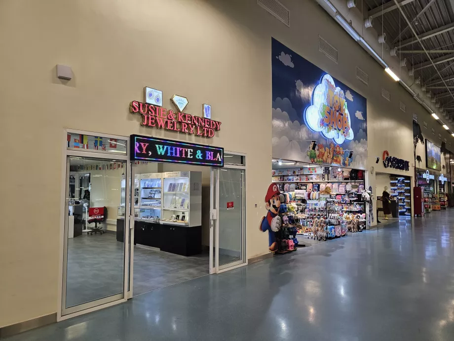 Магазини, транзитна зона, Терминал 3