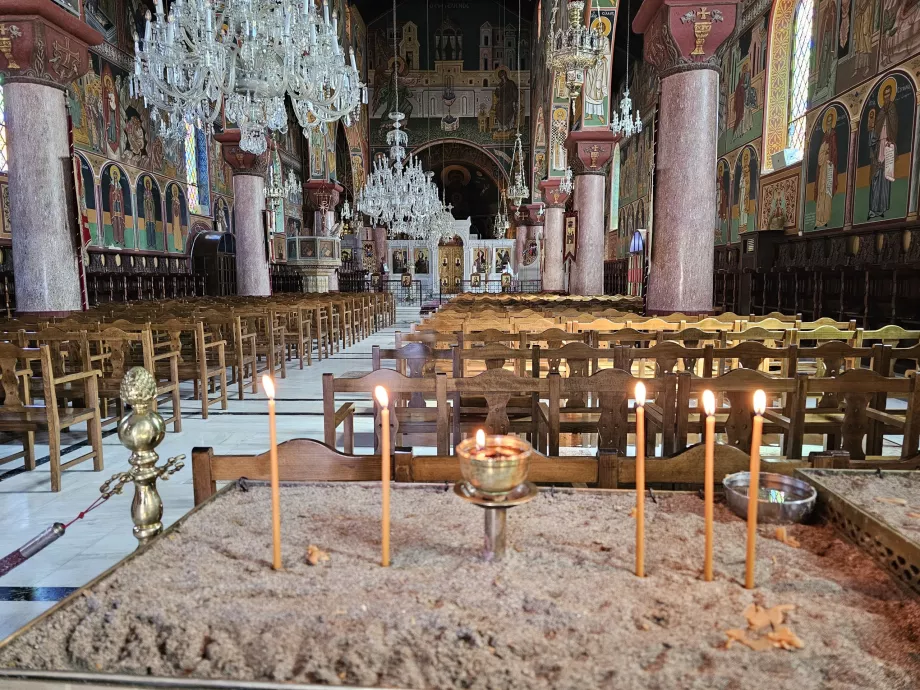 Църква Евангелисмос, интериор