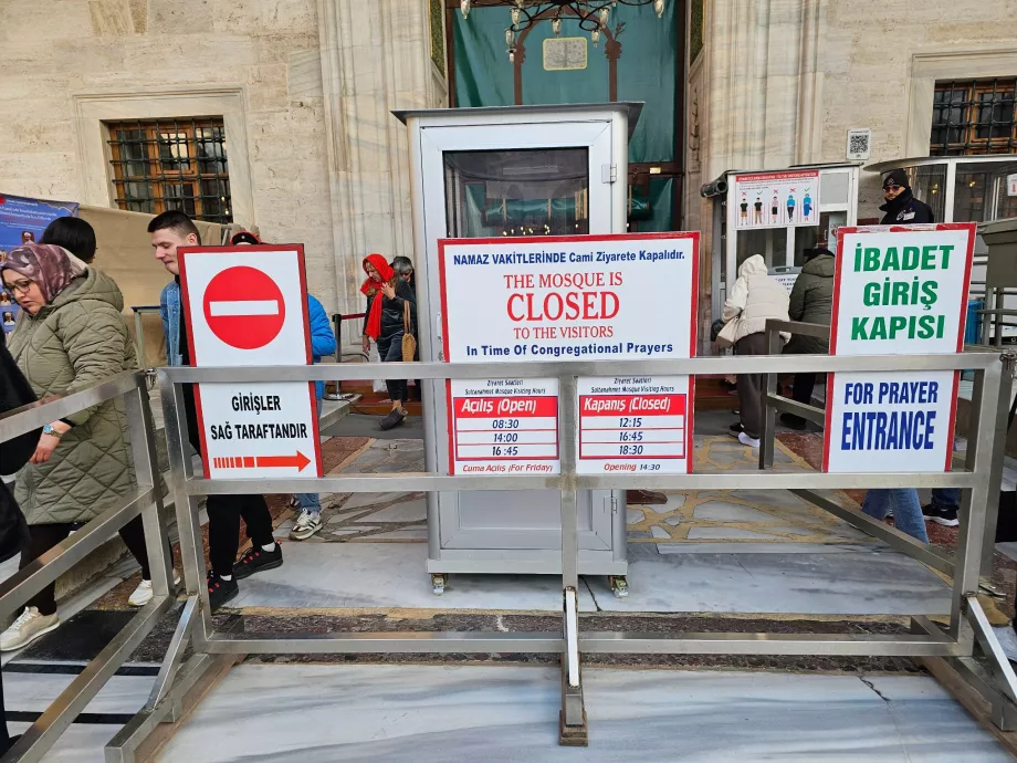 Синята джамия, работно време