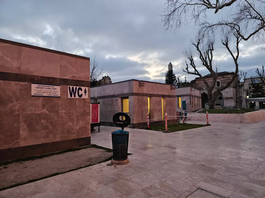 Тоалетни в Синята джамия