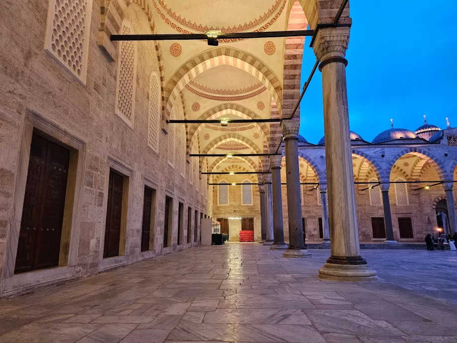 Синята джамия