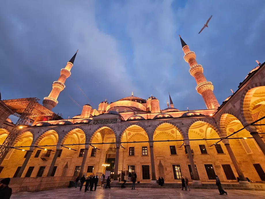 Синята джамия