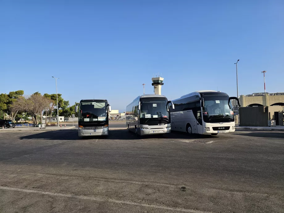 Спирки на туристически автобуси