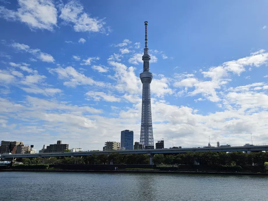 Небостъргач в Токио