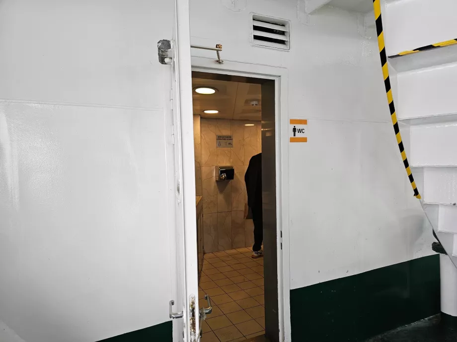 Тоалетни на ферибота