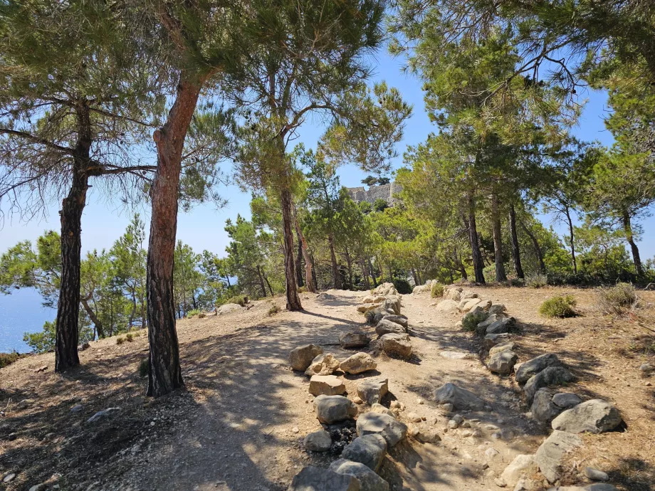 Замъкът Monolithos