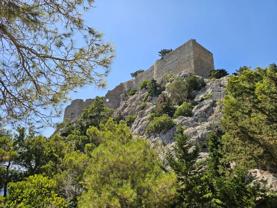 Замъкът Monolithos