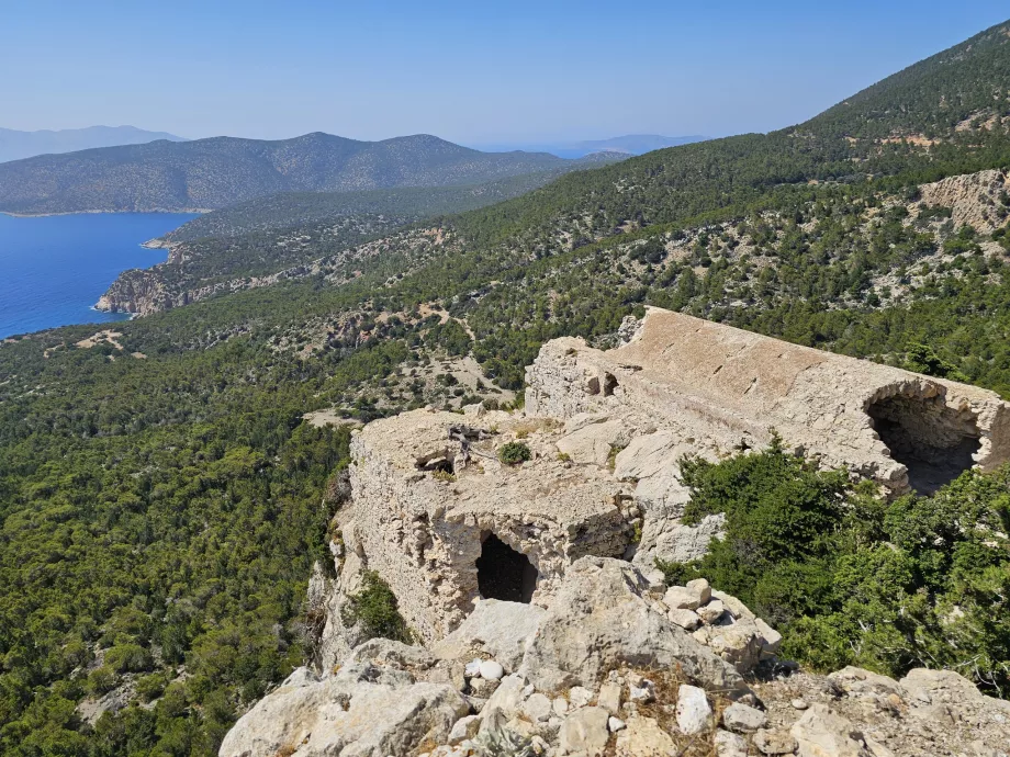 Замъкът Monolithos