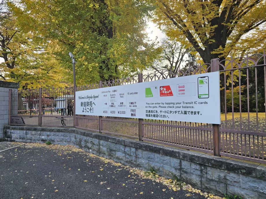 Национална градина Shinjuku Gyoen, информация на входа